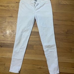 AMERICAN EAGLE white skinny jeans